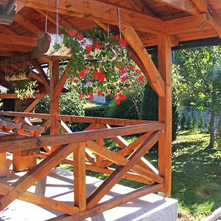 2 Bedroom Cozy Home In Bosiljevo Buitenkant foto