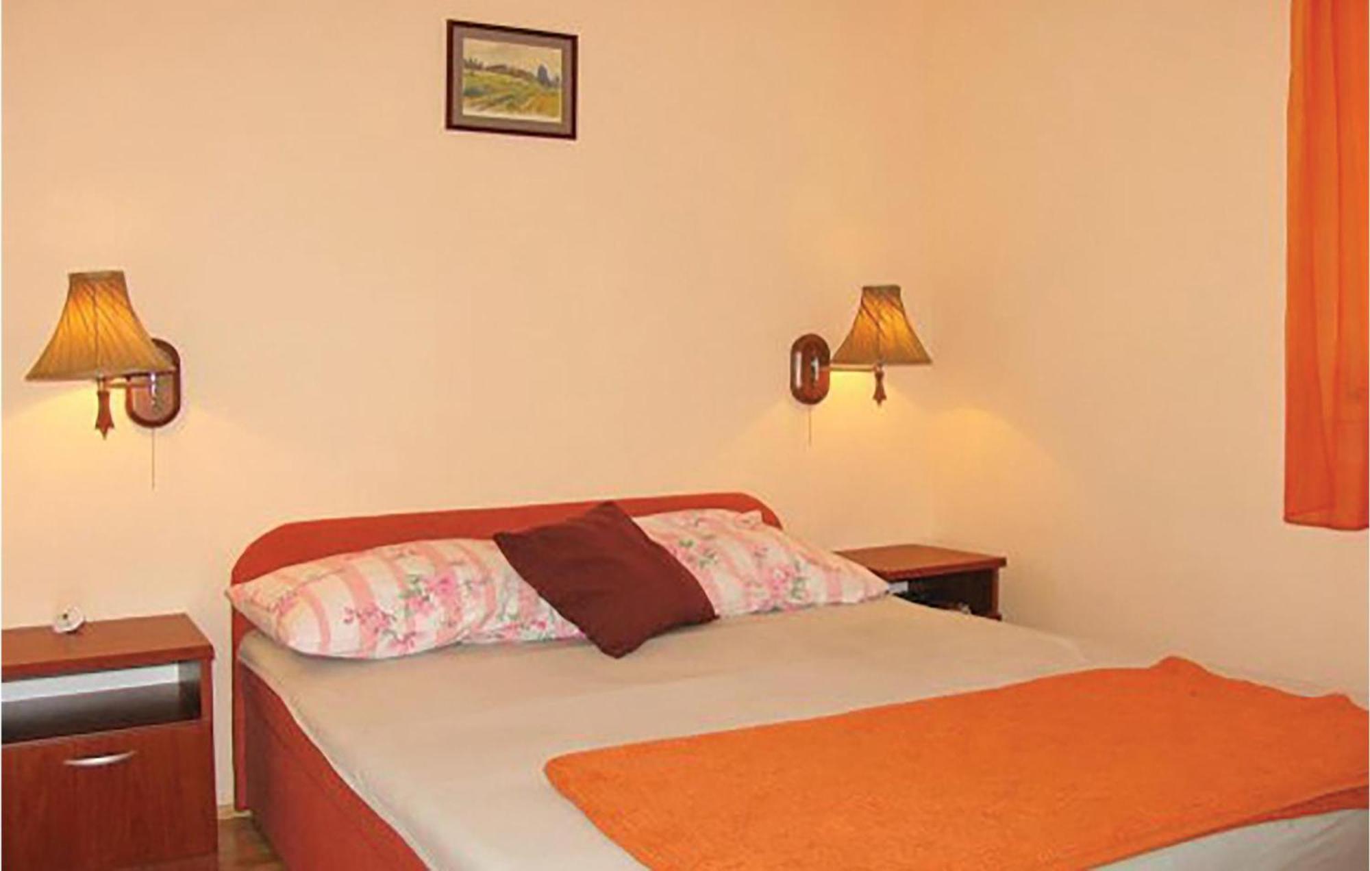 2 Bedroom Cozy Home In Bosiljevo Buitenkant foto