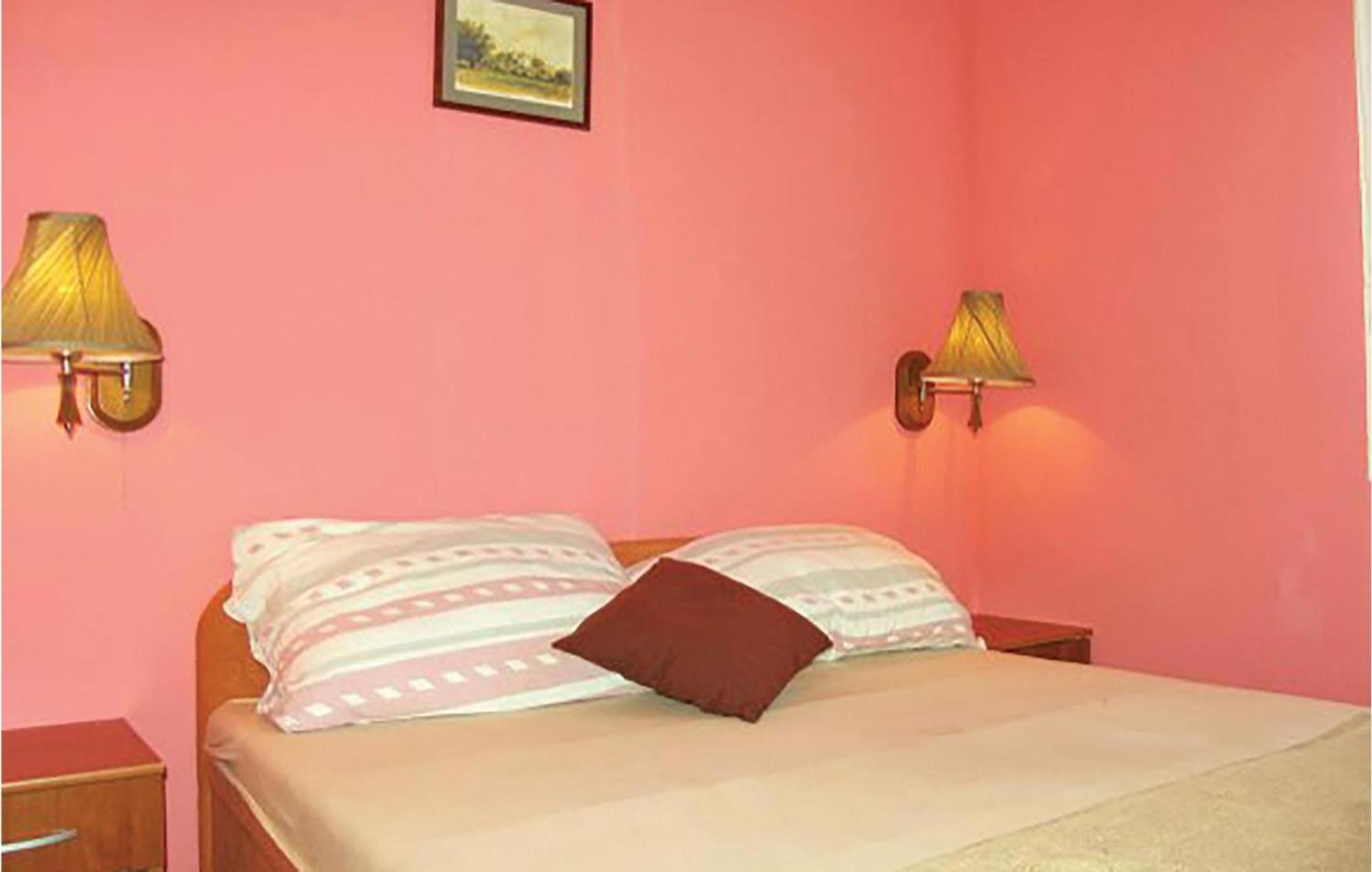 2 Bedroom Cozy Home In Bosiljevo Buitenkant foto