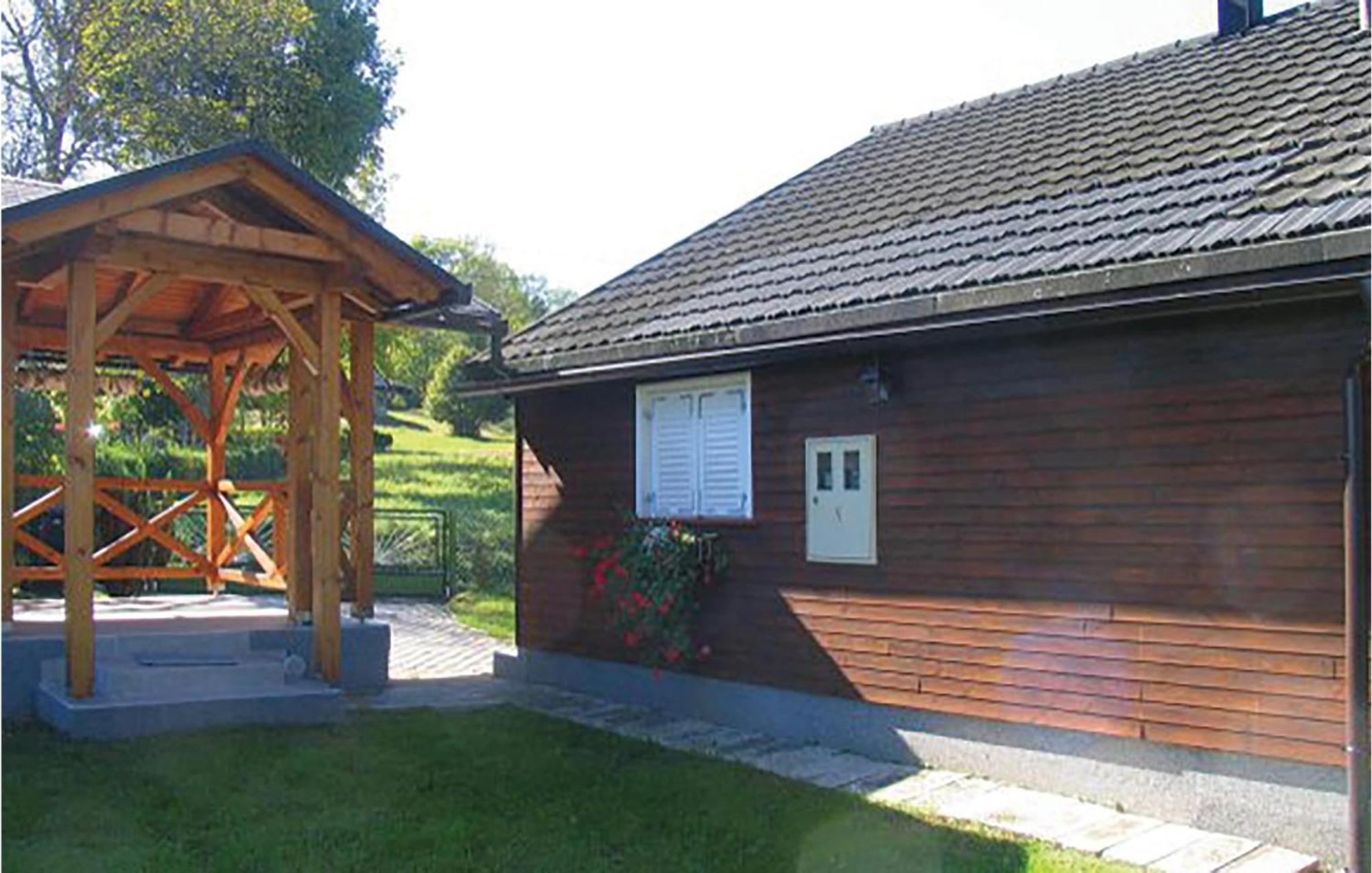 2 Bedroom Cozy Home In Bosiljevo Buitenkant foto